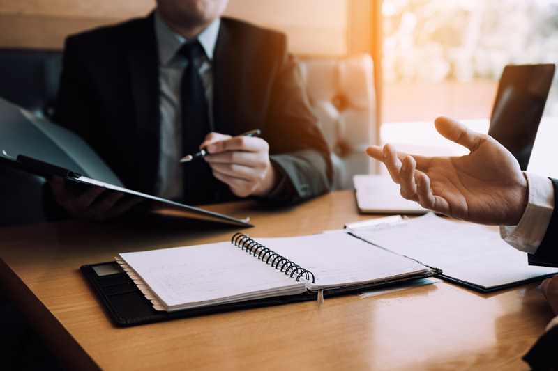 The Top 10 Things to Consider When Hiring a Lawyer